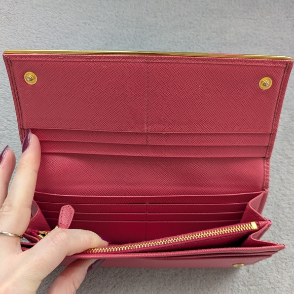 Pink Prada long wallet with gold bar - Picture 14 of 16